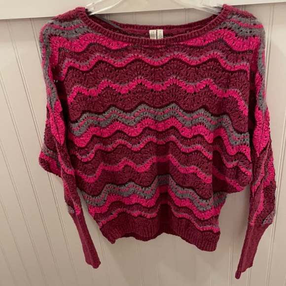 Lovingly warn Madison sweater size small - Picture 1 of 3